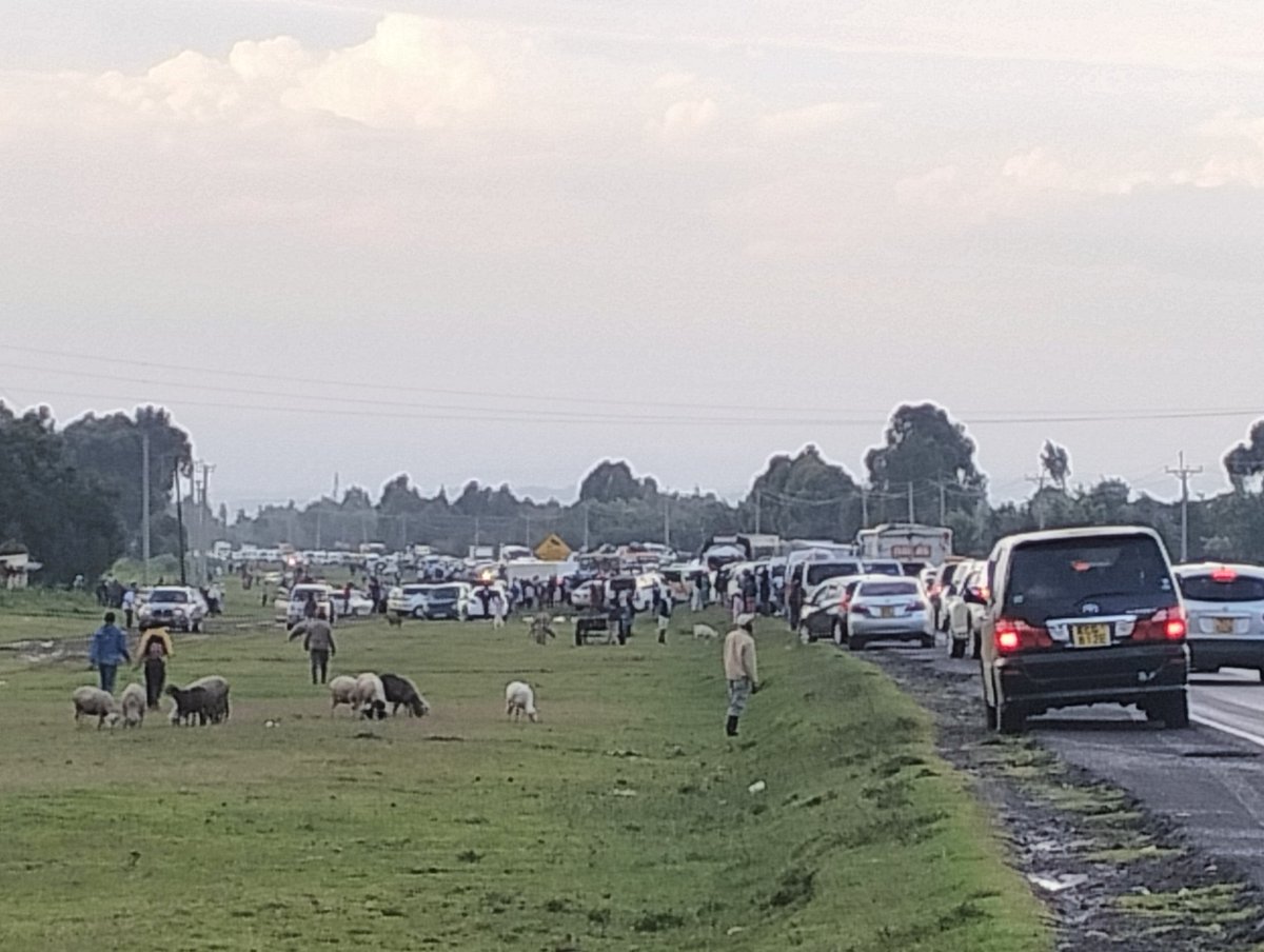 KcMbugua's tweet photo. @Ma3Route Avoid Kinungi by all means. Use Maai Mahiu or Kinangip routes https://t.co/asrO2rrTgr