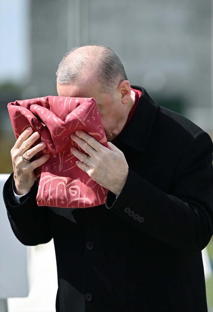 themarginale's tweet photo. Hilafet de bizim. Kelime-i Tevhid de bizim.

La İlahe İllallah, Muhammedün Resulullah.

Derdi olana güle güle. https://t.co/k4xehyak1w