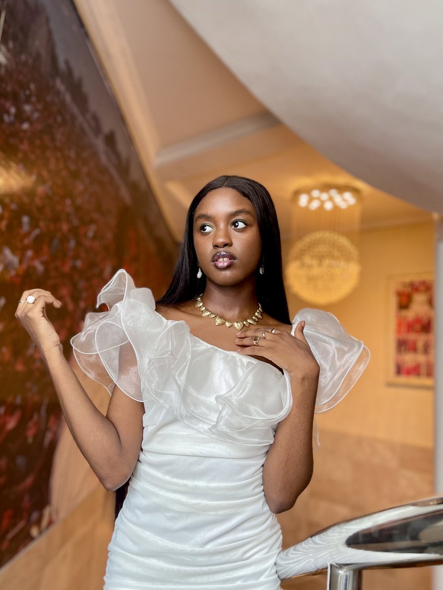 jeieldamina's tweet image. 2024 rolled around and here I am ☺️🥰 happy new year, my jewels 🥳