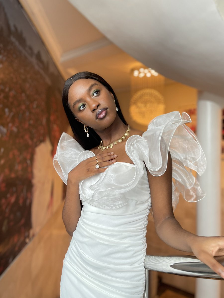 jeieldamina's tweet image. 2024 rolled around and here I am ☺️🥰 happy new year, my jewels 🥳