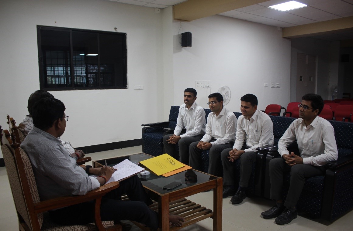 casfoscbe's tweet photo. On 1 Jan, 2024 the officer trainees of SFS 2022-24 (II) batch were attending viva on Road Alignment Exercise conducted on 27th Dec, 2023. The viva was conducted by Dr. S. V. Kottiswaran, (Retd., dean) and Dr. V. S. Senthil kumar IFS.
#sfs #casfos #viva #roadalignment #training https://t.co/2GtPTOIVK1