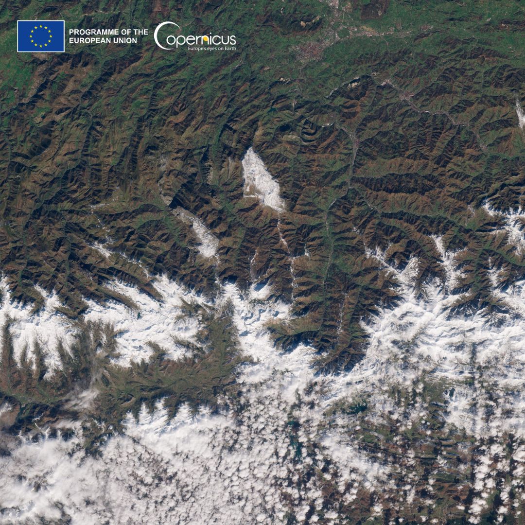 #CopernicusSanta 🇪🇺🛰️ gifts are coming❗️ Ubiñas Natural Park🇪🇸 as seen by #Sentinel2 Special #HolidaySeason present 🎁 for @guzman___pro