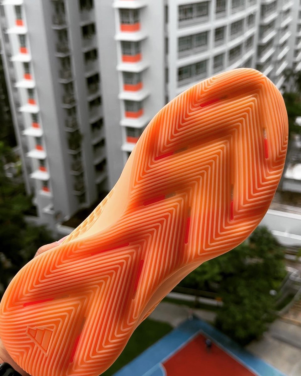terrynasapara's tweet photo. Love the yeezy-esque futuristic style, the upper is equipped with precision-molded TPU and parametric pattern. The peach and pink colorway is paying homage to Edwards’ mother and grandmother. https://t.co/3jJWWt5Hp7