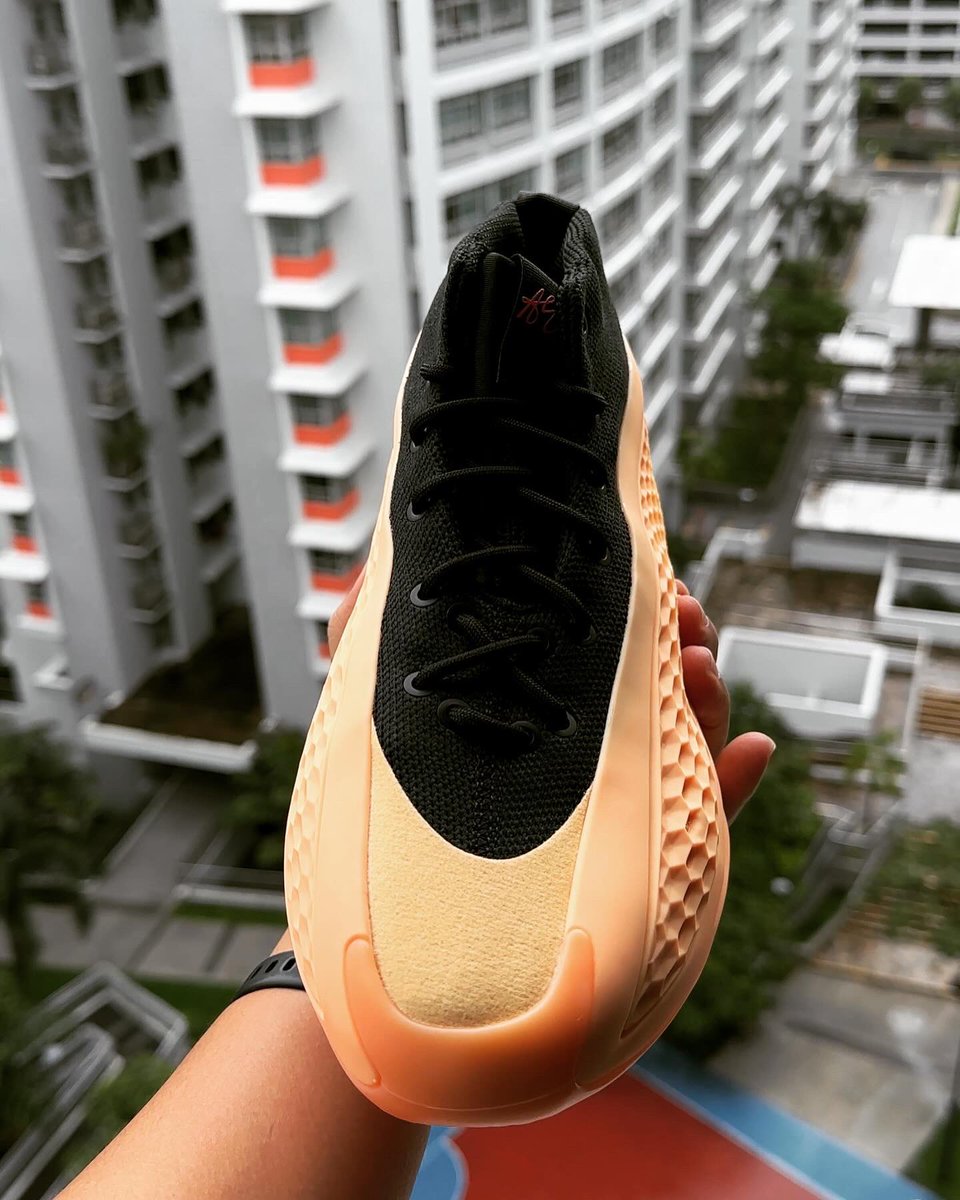 terrynasapara's tweet photo. Love the yeezy-esque futuristic style, the upper is equipped with precision-molded TPU and parametric pattern. The peach and pink colorway is paying homage to Edwards’ mother and grandmother. https://t.co/3jJWWt5Hp7