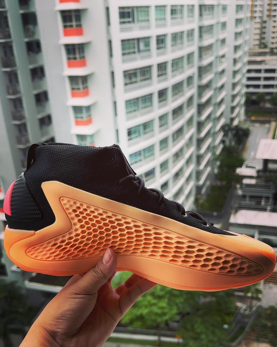 terrynasapara's tweet photo. Love the yeezy-esque futuristic style, the upper is equipped with precision-molded TPU and parametric pattern. The peach and pink colorway is paying homage to Edwards’ mother and grandmother. https://t.co/3jJWWt5Hp7