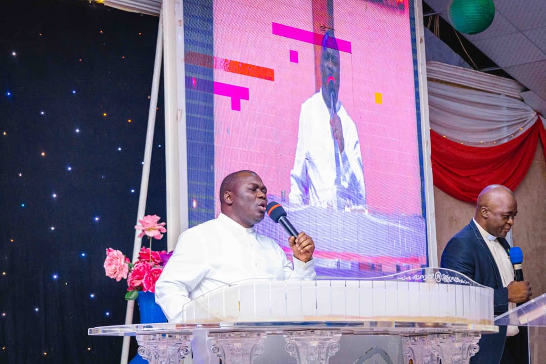 GovAgbuKefas's tweet photo. Dear Tarabans,

I welcome you all to this new year of limitless possibilities. Today is unique - marking the beginning of a new Week, Month and Year. 

As we prepare to navigate the new year, permit me to re-dedicate myself and every member of my team, to the progress and development of our dear Taraba. In the last few months, we have laid the foundation of great things to come; and consistently pushed for the best in all we choose to do. 

Addressing the security challenges that have touched the lives of some of our citizens is a constitutional responsibility that we take seriously. 

In the coming months of the year, we will redouble our efforts to make Taraba a safer haven for all. Together, we shall overcome these challenges and ensure that our state thrives in peace and harmony.

I am aware of your expectations. I also know what we promised our people and we are doing just so - together, we will fix our Taraba. 

Cheers to another year! Wishing you positive new beginnings in 2024.

Happy New Year!

 #MovingForward