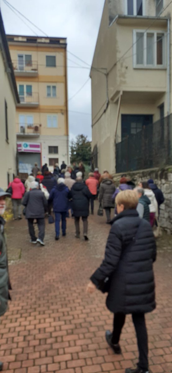 MuseoMisteri's tweet photo. - Campobasso lunedì 1 gennaio 2024 -   Un capodanno affollato al Museo in mattinata gruppo di 50 turisti provenienti dall' EMILIA ROMAGNA, 20 dal LAZIO e 15 dalla PUGLIA, in visita al Museo dei Misteri rimasti affascinati e incantati dai MISTERI e dai Presepi di Giovanni Teberino https://t.co/oKQZ6dcfOT