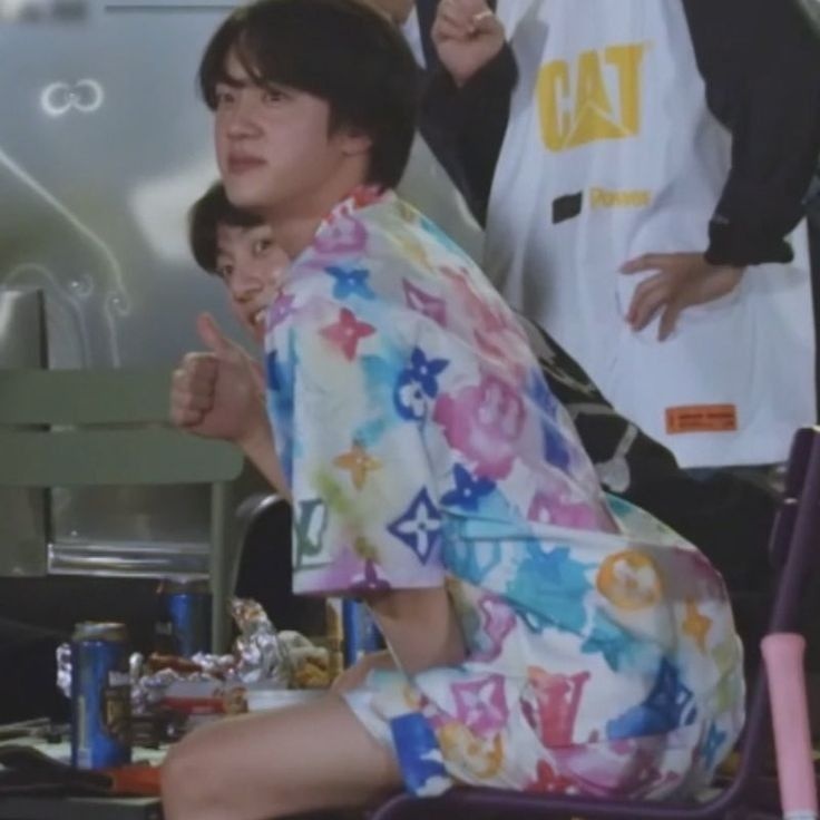 SIMP4KNJ's tweet photo. everyone is a gangsta until seokjin starts being sassy : a needed thread - https://t.co/8OV8xpGsZm