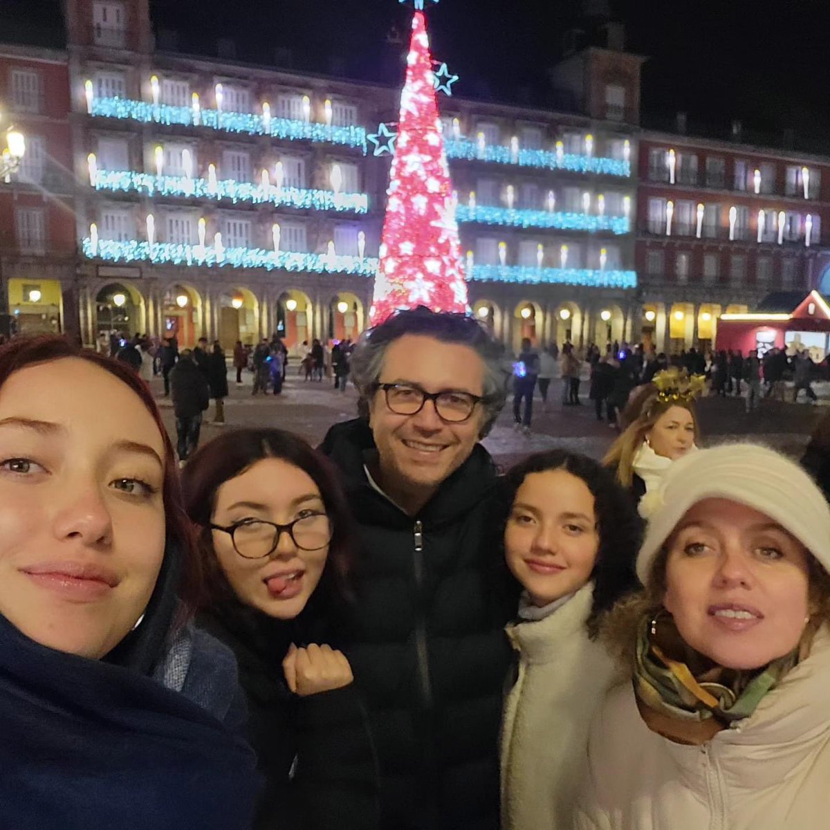 HERACLITOL's tweet image. La vida pasa muy rápido, la vida es un ratico.  Un año feliz a todos. @claudiammojeda