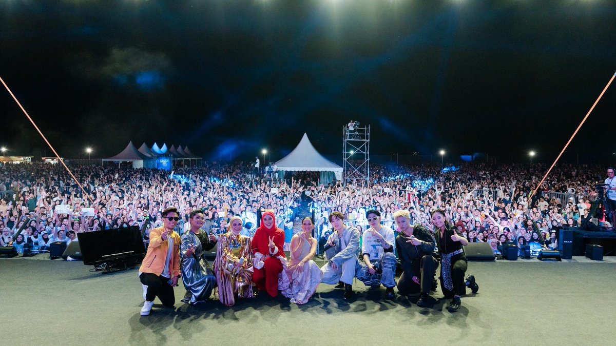 Cityofhope_2023's tweet photo. Happy New Year 🎉🎉🎉
We had a such great night yesterday

#ZICO #JUNNY #ShilaAmzah #ainaabdul #sukilow #GastonPong #BELLESISOSKI #intoyourhearts #music #celebration https://t.co/UrmVFGEe3j