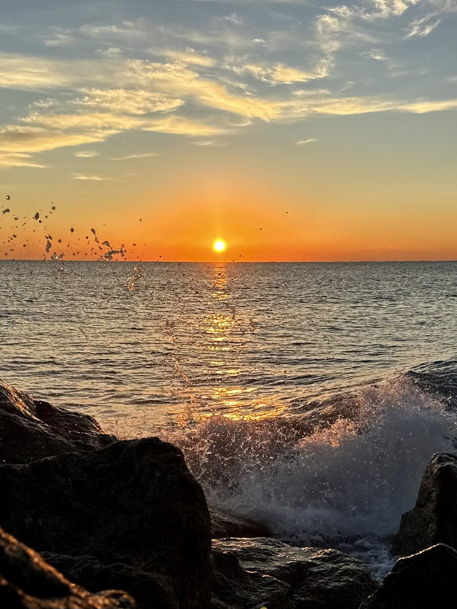 REB_123's tweet photo. Cheers to a #clear #cool #new #beginning 🥂☕️🌅😎#2024 @JJKTWO @TheBreakers https://t.co/F1PNcBqA86