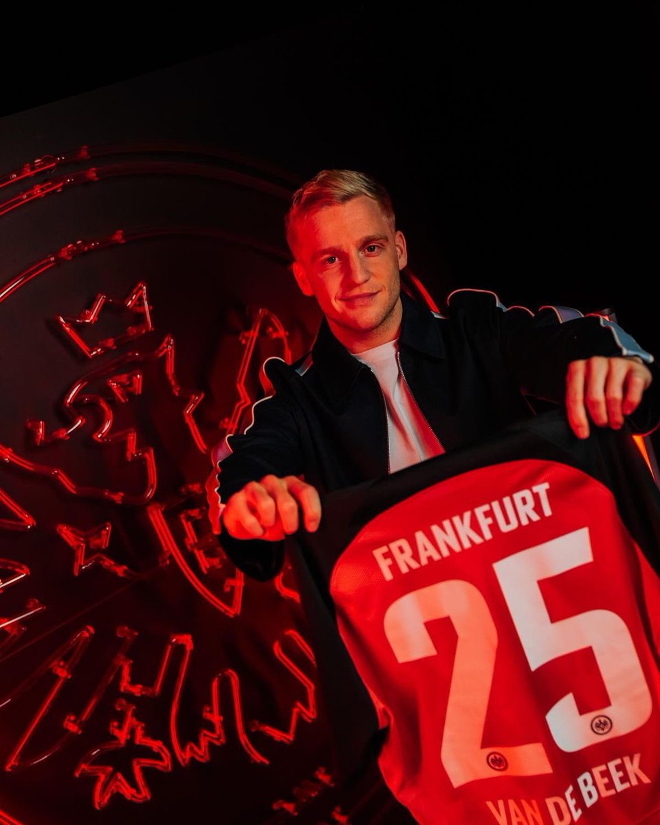 Official: Donny van de Beek has signed for Eintracht Frankfurt on loan for the remainder of the 2023/24 season. #MUFC