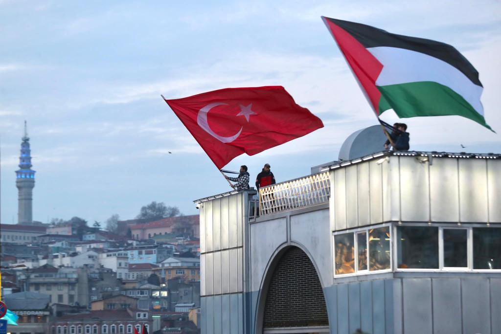 ismailemanet's tweet photo. Özgür Filistin, özgür Aksa için! 
Sesimizi Galata’dan yükselttik, dünyaya seslendik.

Şehitlerimize rahmet, Filistin'e destek, İsrail'e lanet!🇹🇷🇵🇸
#ForFairFuture https://t.co/m9rKol6D22