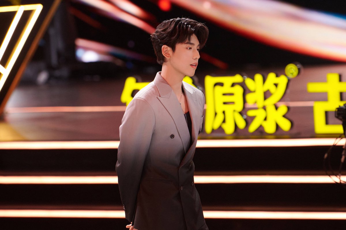 wzypics's tweet photo. — 240101 WZY Studio Weibo Update 💙
Anhui TV's China TV Drama Awards was held on 231210 in Beijing and broadcast on TV tonight.
WZY received the Outstanding Actor Award for his role as #YuFei in #HelloBeautifulLife (2/3)
#王子异 #wangziyi #NinePercent https://t.co/OHn8mUVsZY