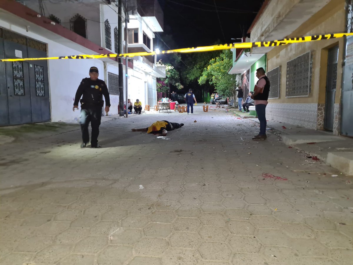 JLSonora927's tweet photo. #Urgente ataque armado deja dos personas fallecidas en colonia Linda Vista chiquimula. https://t.co/5J03zBYleO