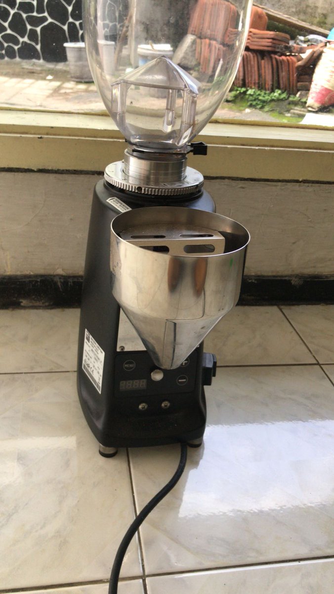 lifeBION's tweet photo. INFO JUALAN

saya mau menjual grinder bekas kedai saya karena sudah tidak dipakai, spesifikasi sebagai berikut:

Mazzer Mini B pembelian tahun 2019 untuk slow bar 20 cup/day

daya 250W
pisau masih tajam jadi waktu menggiling masih cepat

harga 8 jt nego
CP: 085257661264 https://t.co/bUqvBHt5eK