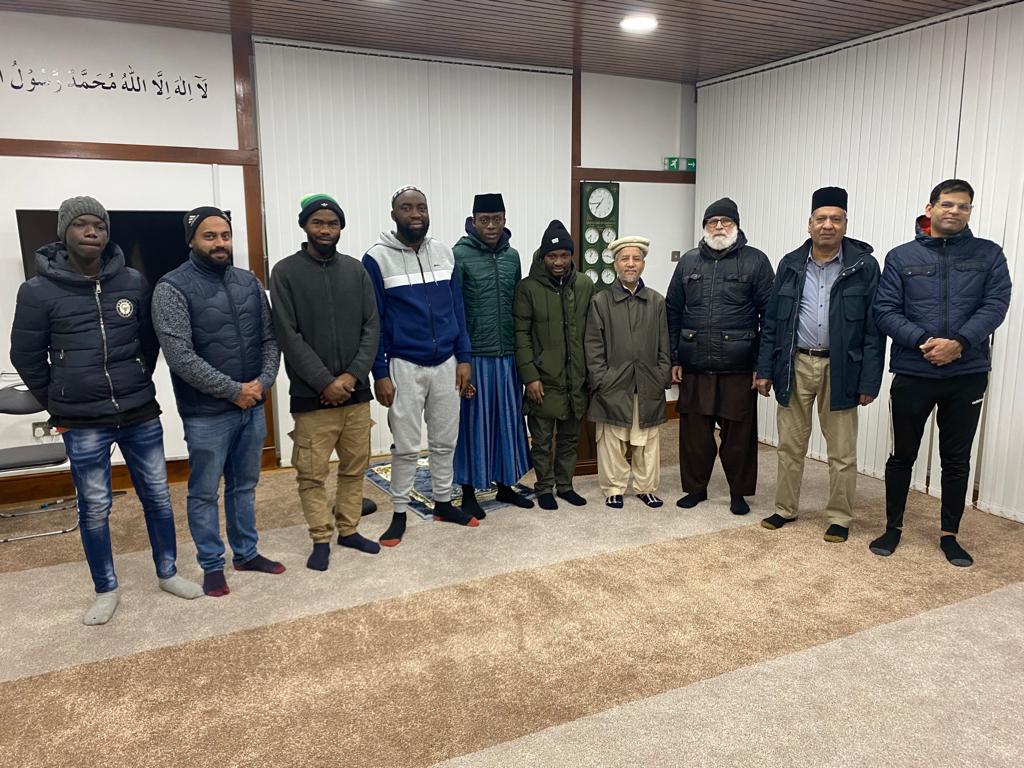AMA_Dundee's tweet photo. Ahmadiyya Muslim community #Dundee started #NewYear2024 with prayers and doing litter pick/cleanup around the mosque on Fairbairn Street. #prayersforpeace https://t.co/qSQOZZPrLf