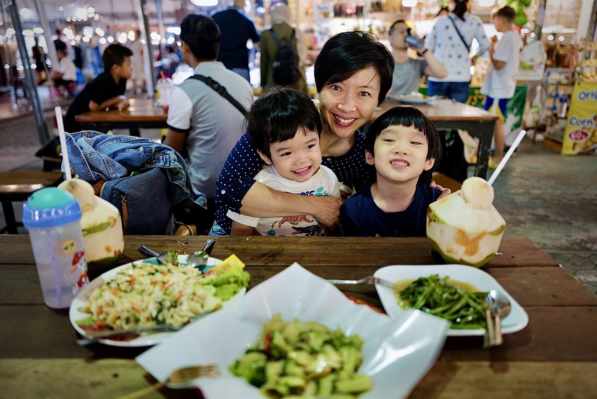 vinowong's tweet photo. Exploring the vibrant flavors under the stars in Chiang Mai. #foodieddventures
#leicaq2reporter #leicaq2 #leica_photos #leicacamera #leicastoremy #myleicajourney #leica_world #streetphotographer #streetphotography #leicacamerausa #LFIblog #leica_camera #LeicaEDC #leicastoresg https://t.co/mUJdNAraPW