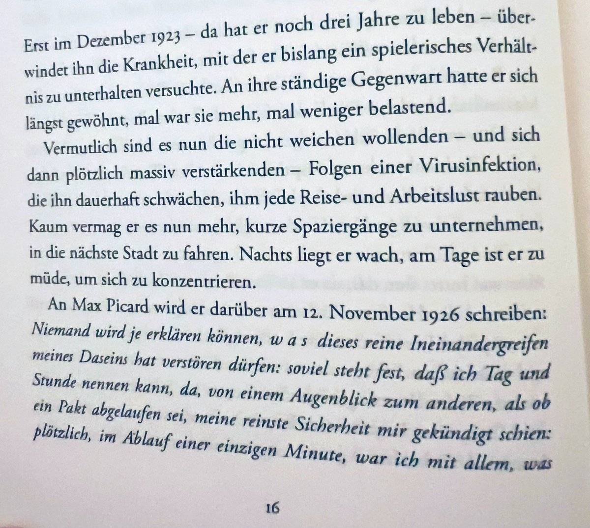 GrandeBettina's tweet image. 1/7 Ein Weihnachtsgeschenk, das mich beschäftigt:
Die Biographie Rainer Maria Rilkes, der sehr jung
(an #MECFS?)erkrankte: 
„Vermutlich seien es nun“, 
so Autor G.Decker,
„die nicht weichen wollenden und sich dann plötzlich massiv verstärkenden Folgen einer Virusinfektion,(#EBV?)