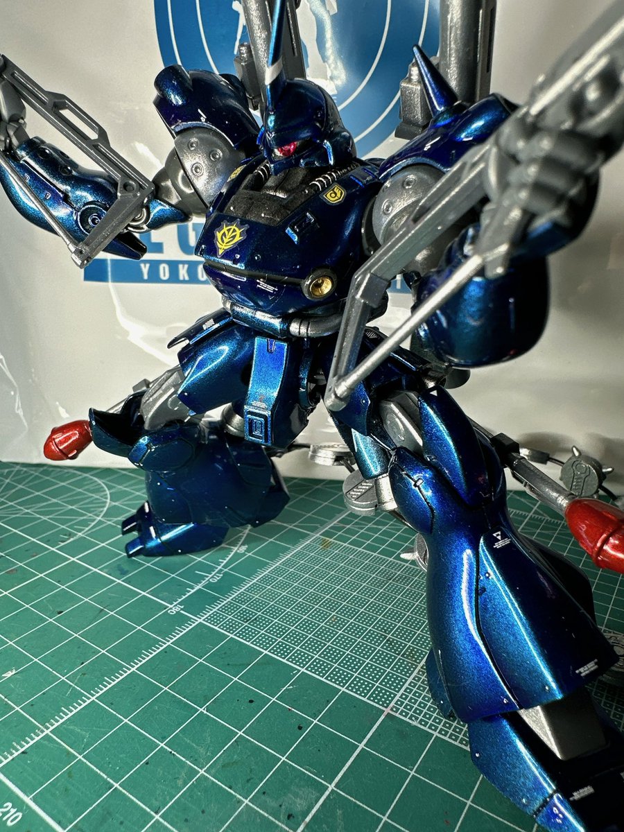 NATARIA0123's tweet photo. 初めてのキャンディ塗装でケンプファー出来ました。ツヤツヤが作ってて気持ちいいです。

クリスマスに間に合わせようと頑張ったが、初めてなこともありなんとか年を跨いでの完成。

ダマになったり、マスキングが剥がれなかったりミスも多くその分学びが多く満足。

#ガンプラ https://t.co/CvR51egZ3W