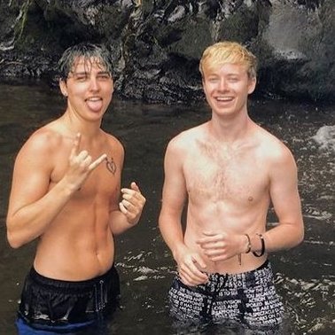 HAPPY NEW YEAR TO ALL THE WONDERFUL MEMBERS OF THE SAM AND COLBY FAMILY 🎊🎉