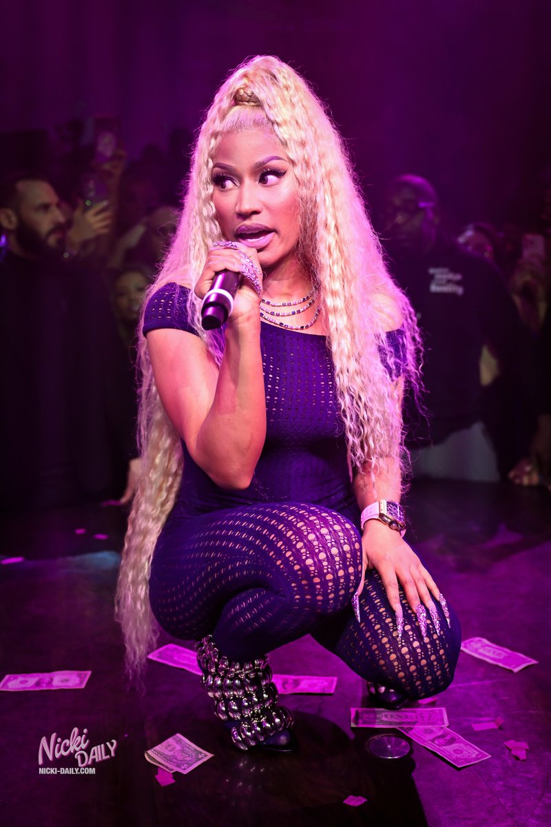 nickidailycom's tweet photo. [PHOTOS] @NICKIMINAJ  performing at E11EVEN on New Years Eve https://t.co/mrskzxoxBT https://t.co/ryV1vPJEk7