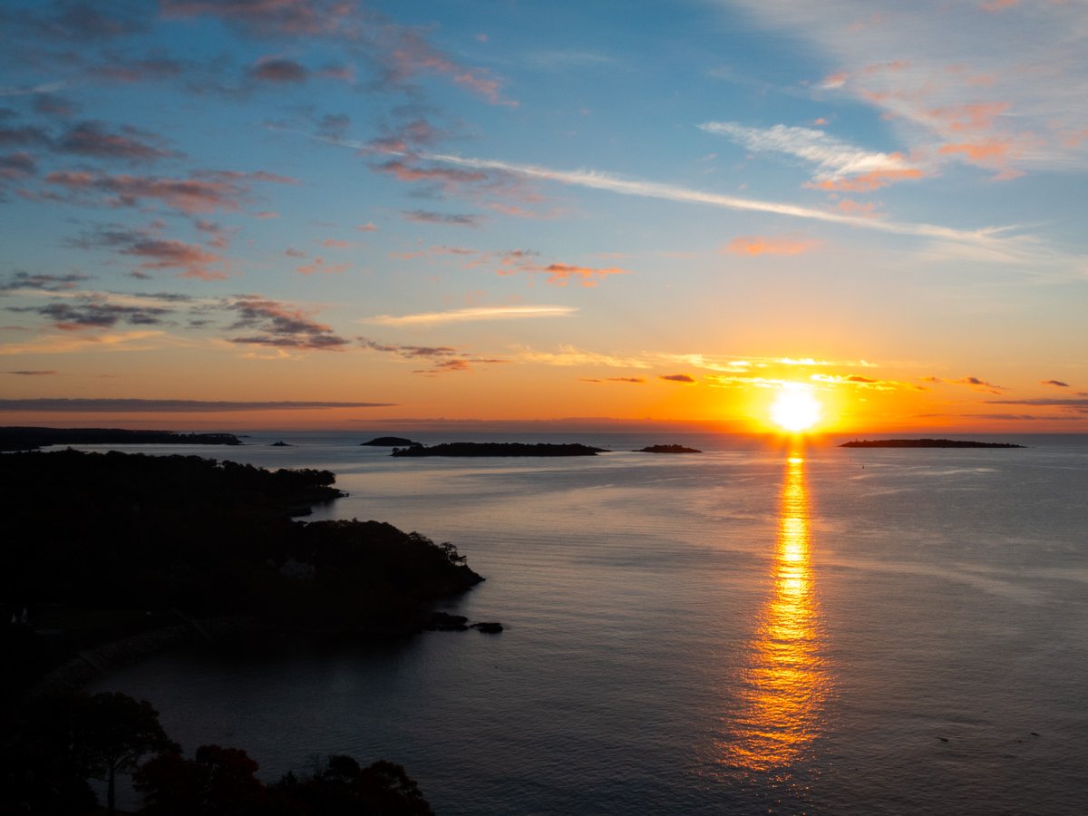 Sunrise on a new year…happy 2024, Gulls! We’re looking forward to an amazing year ahead at the Nest 🎉🎆

📸: Mazzie Hinsdale '26

#NewYear #College #Students #Faculty #Staff #Gulls #Academics #Athletics #EndicottCollege #ThisisEndicott