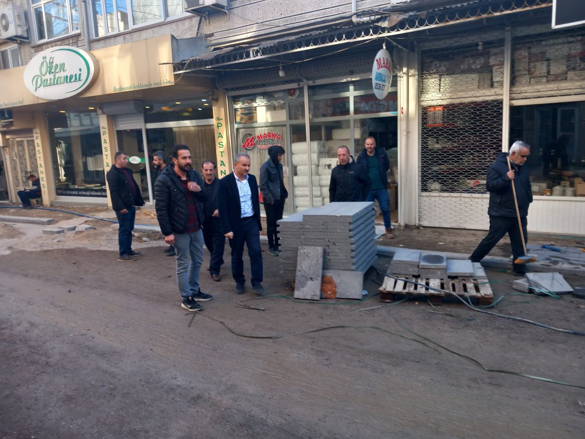 Drsuleymanklnc's tweet photo. 📍19 Mayıs Caddesi

Yeni yılın ilk günü değerli hemşehrilerimizle bir araya geldik. Bizleri güleryüzle karşılayan, desteklerini esirgemeyen esnaflarımız ve değerli hemşehrilerime bol kazançlı ve bereketli günler diliyorum. https://t.co/35tV8Gzvgy