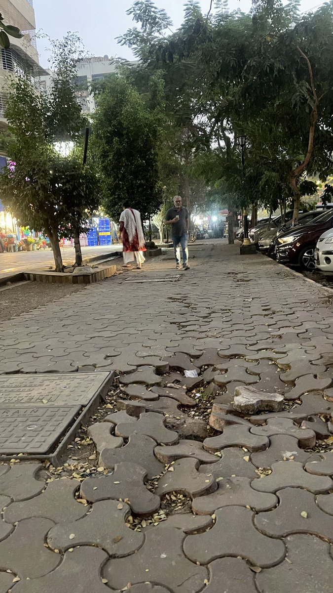 harshaku's tweet photo. @mieknathshinde @Dev_Fadnavis @mybmc @mybmcWardRS   RELAX ! These r not earthquake photos of #ThakurVillage. This is our footpath opposite Mongines for so many years and we have learned to hop and jump ! https://t.co/wjcR1J694G