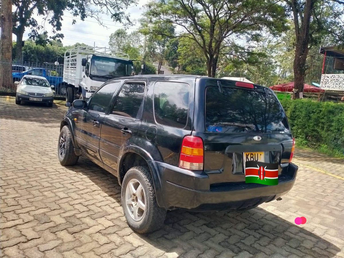 <a href="/omwambaKE/">Omwamba 🇰🇪</a> Deal Ford Escape accident free well maintained buy and drive 
Automatic 
Petrol 
Yom.   2006
Price.  380k , Kbu plate, location Nairobi Muthaiga area

Call 0728686955