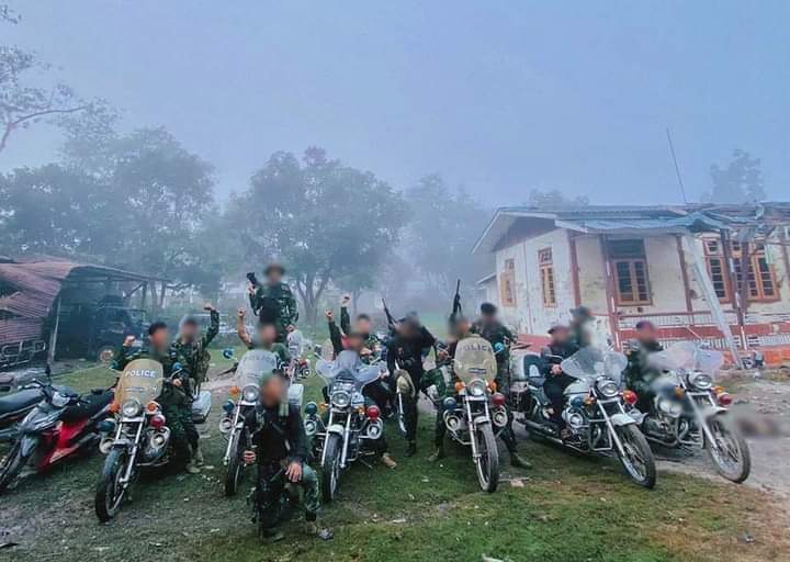 ZinMayO06397158's tweet photo. နှစ်သစ်လက်ဆောင်
မယ်စဲ့ကို ၁၀၀%soldoutလိုက်ပြီ https://t.co/LVxEKjSXT8
