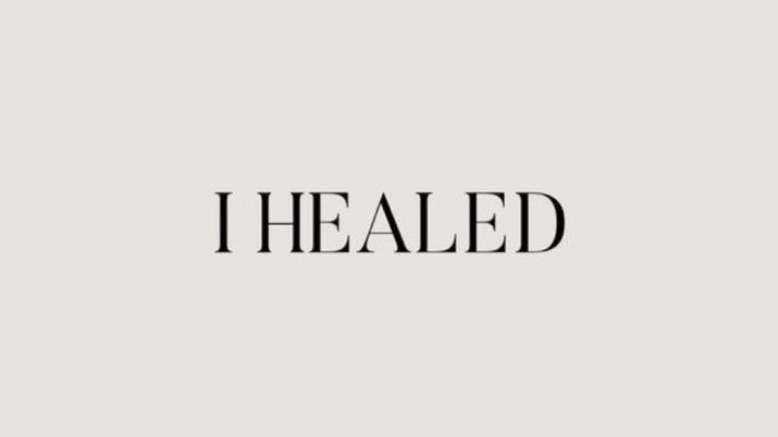 awhlars's tweet photo. 2024 is gonna be full of love, laughter, knowledge and passion, all things beautiful, meaningful &amp; joyful 🐚💭🪩🥥☕️📖 https://t.co/A3OBkULGo4