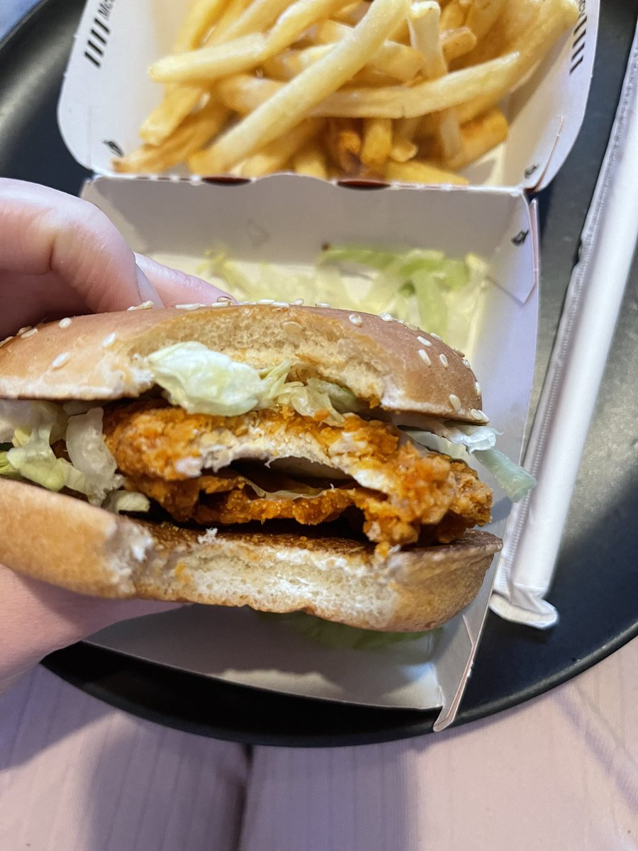 clareadeletay's tweet photo. @McDonaldsUK pro tip to McDonald’s customers… if you want chicken go to @KFC_UKI lol https://t.co/IrniDEiBrz