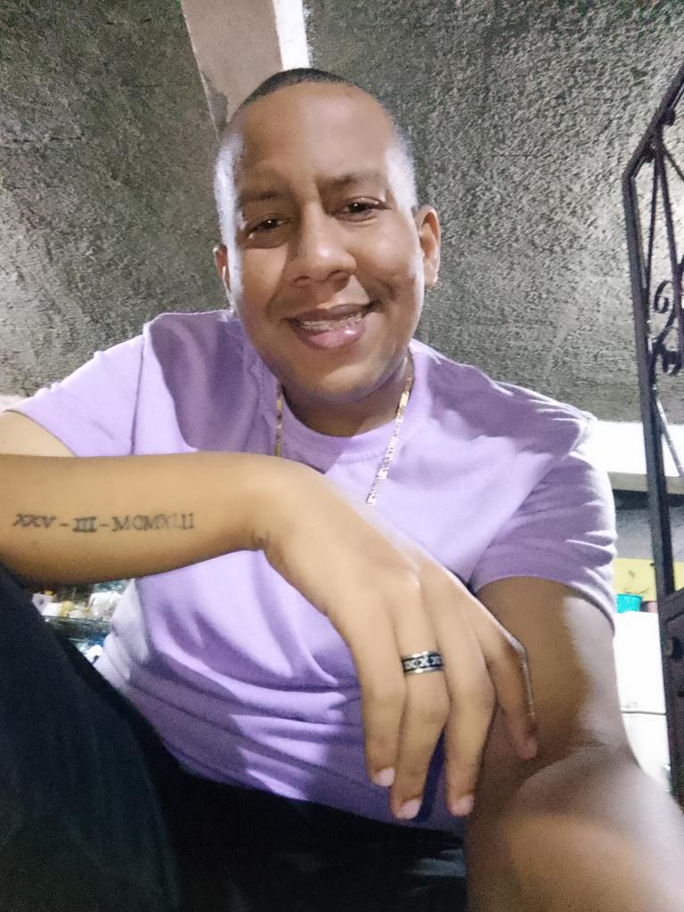 Edberg_LM9's tweet photo. La vida no se mide por cuánto dinero tienes o cuántos vienes materiales posees, sino por tus acciones y los viejos momentos que viviste.

En el 2023 hubieron muchos momentos para estar triste pero mucho momentos para sonreír y eso es lo que realmente es importante.
Feliz Año 2024 https://t.co/vCRIrw78jt