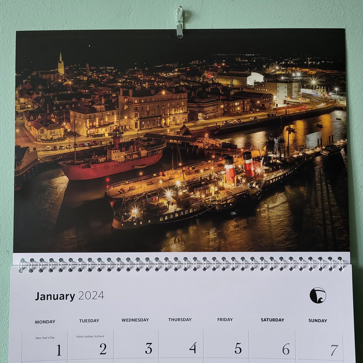 Happy New Year from @NatHistShips UK! 1st January means it's time to open our 2024 calendar, featuring the image 'Harwich at Night' by Jeff Welch. The two historic vessels pictured are @PS_Waverley and @LV18MiAmigo.