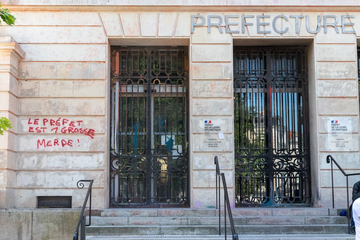 SuvannPhotos's tweet photo. Récap 2023 des meilleurs tags, pochoirs, collages capturés avec mon appareil
Album complet : https://t.co/XEFrsJXvy3 https://t.co/4g9ocdmB0x