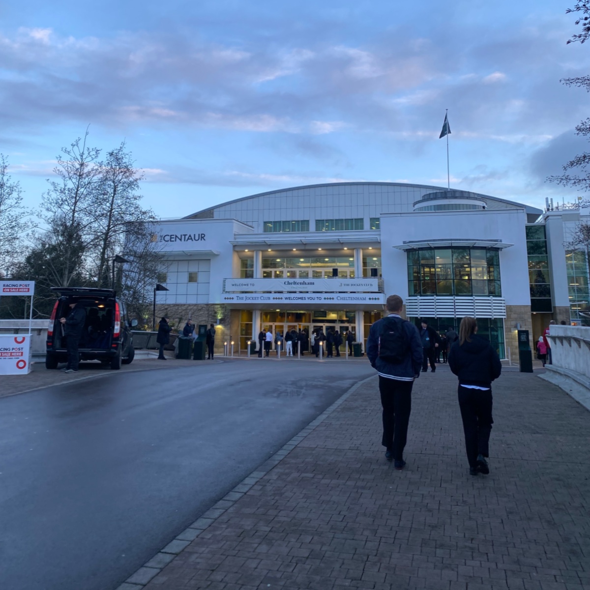 TWG_Staff's tweet photo. Early start to the new year for our teams across the South West supporting at various locations and sporting events including: 

🏇 Exeter Racecourse
🏇 Cheltenham Racecourse
🏐 Bristol City vs Millwall
🦁 Longleat

#Happynewyear https://t.co/uAUcwX0zwh