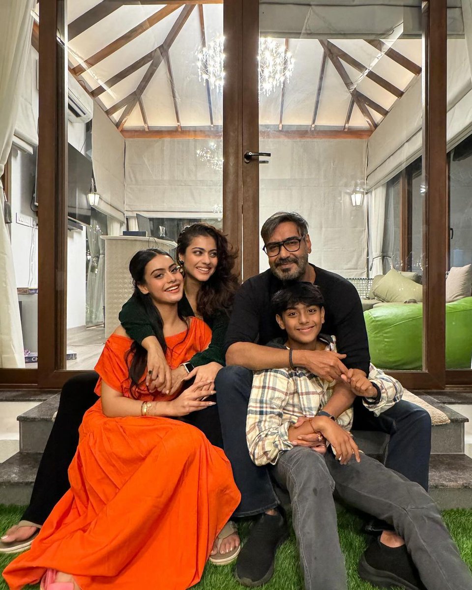 Happy New Year from Devgn family #HappyNewYear 

#AjayDevgn #Kajol #NysaDevgn #NewYear2024