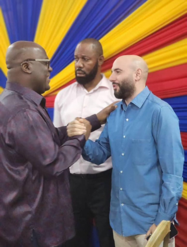 Le patron beau goss <a href="/AbedAchour/">Abed Achour</a> présente ses vives félicitations au Président réélu <a href="/Fatshi20/">Fatshi Président</a>