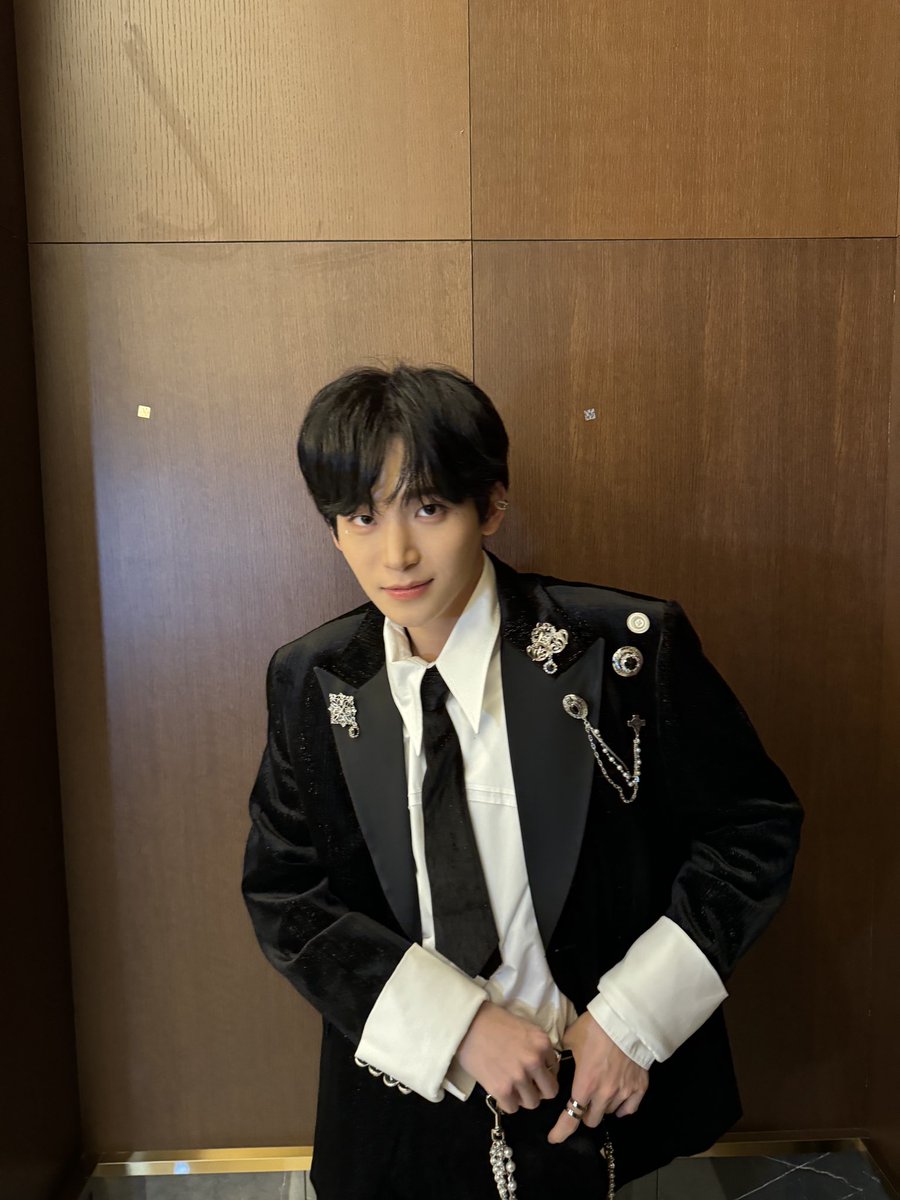 CRAVITY_twt's tweet photo. 🎄😝❤️
#정모 #러비티 #크래비티 https://t.co/9gcS5ystFe