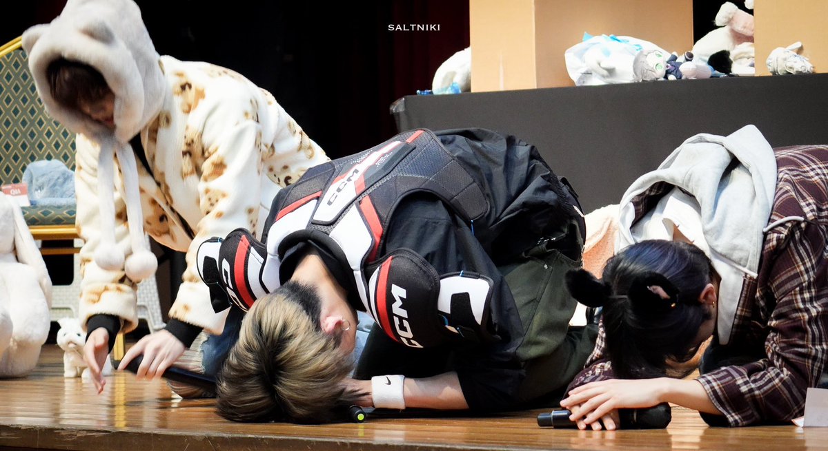 enhypenfansite's tweet photo. [HQ] 240101 Soundwave Fansign

#ENHYPEN #엔하이픈 #NI_KI #니키 #ニキ
@ENHYPEN @ENHYPEN_members https://t.co/gVGREX7iwW