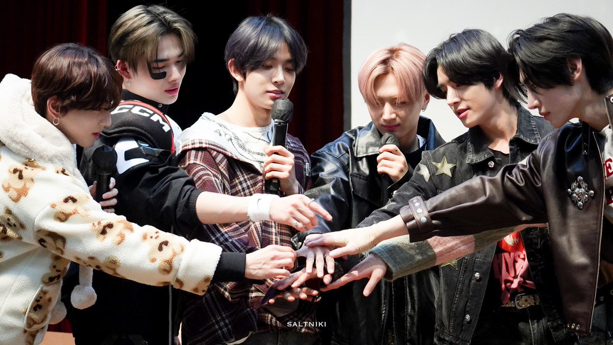 enhypenfansite's tweet photo. [HQ] 240101 Soundwave Fansign

#ENHYPEN #엔하이픈 #NI_KI #니키 #ニキ
@ENHYPEN @ENHYPEN_members https://t.co/gVGREX7iwW