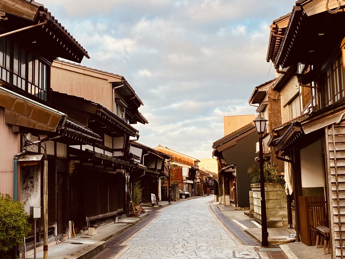 Misaki94's tweet photo. Pas de « DAY x » de mon récit de voyage comme chaque soir, pas trop dans le mood avec l’épisode vécu aujourd’hui.

Nous étions sur la côte de la mer du Japon, dans la préfecture de Toyama, dans la ville de Takaoka, il était 16:10… https://t.co/smhzaojCEV