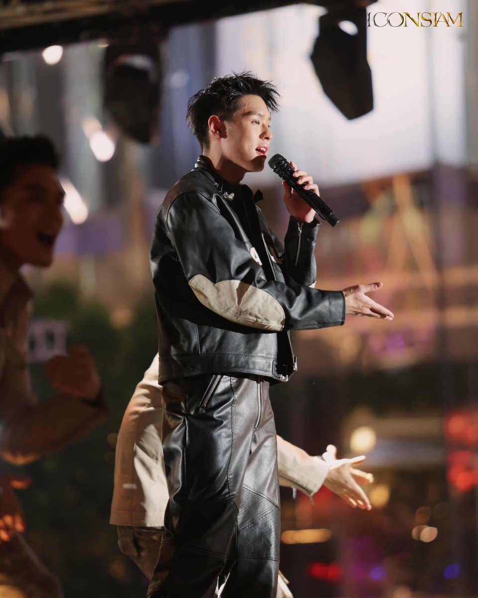 TrendforBillkin's tweet photo. ขอบคุณทาง @iconsiam สำหรับการพาบิวกิ้นพีพีมาร่วมโชว์ที่วิเศษสุดๆในงาน #CountdownICONSIAM  🤩🧡💚
ที่สำคัญคือขอบคุณทุกๆกำลังใจจากทุกๆคนที่มาร่วมเชียร์ และเทรนด์แท็กไปด้วยกัน

🌟 ขอให้ทุกคนจดจำทุกความทรงจำดีๆ ที่ได้สร้างร่วมกันไว้ในปี2023  และขอให้ชีวิตในปี 2024 เต็มไปด้วยเรื่องราวที่ยอดเยี่ยมนะคะ สวัสดีปีใหม่ 2024 ค่ะ 🥳

#CountdownICONSIAMxBKPP 
#Bbillkin #บิวกิ้น
