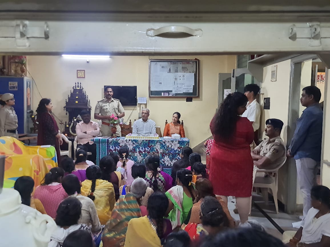 rmcyardaps's tweet photo. Today visited  Prerana resource center along with Acp peenya on the occasion of new year @BlrCityPolice @CPBlr @DCPNorthBCP @AddlCPWest @PeenyaAcp #NewYearWishes2024BCP https://t.co/ASP8TzJ8Yc