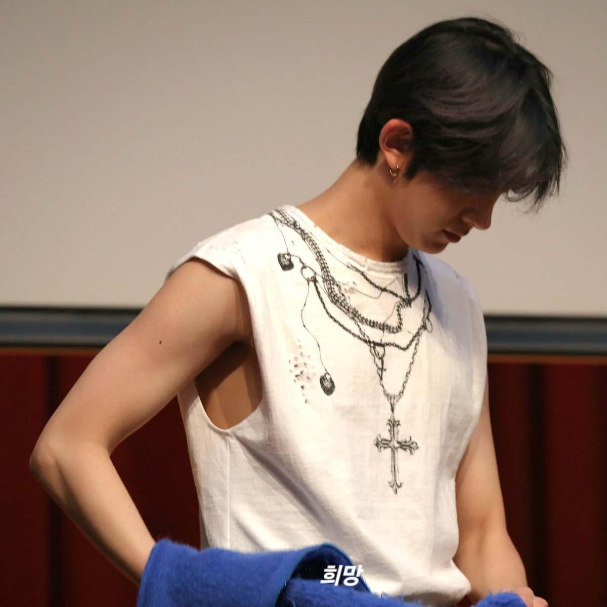 ihs_heeseung's tweet photo. LEE HEESEUNG !??£}¢_+";)# 😵‍💫 https://t.co/wFvvv6MyCA
