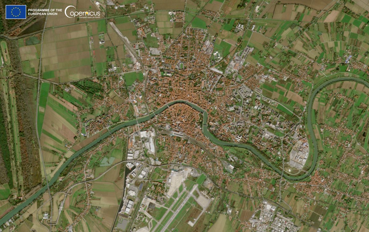 #CopernicusSanta 🇪🇺🛰️ gifts are coming❗️ Pisa🇮🇹 as seen by #Sentinel2 Special #HolidaySeason present 🎁 for @Beppe_Romano