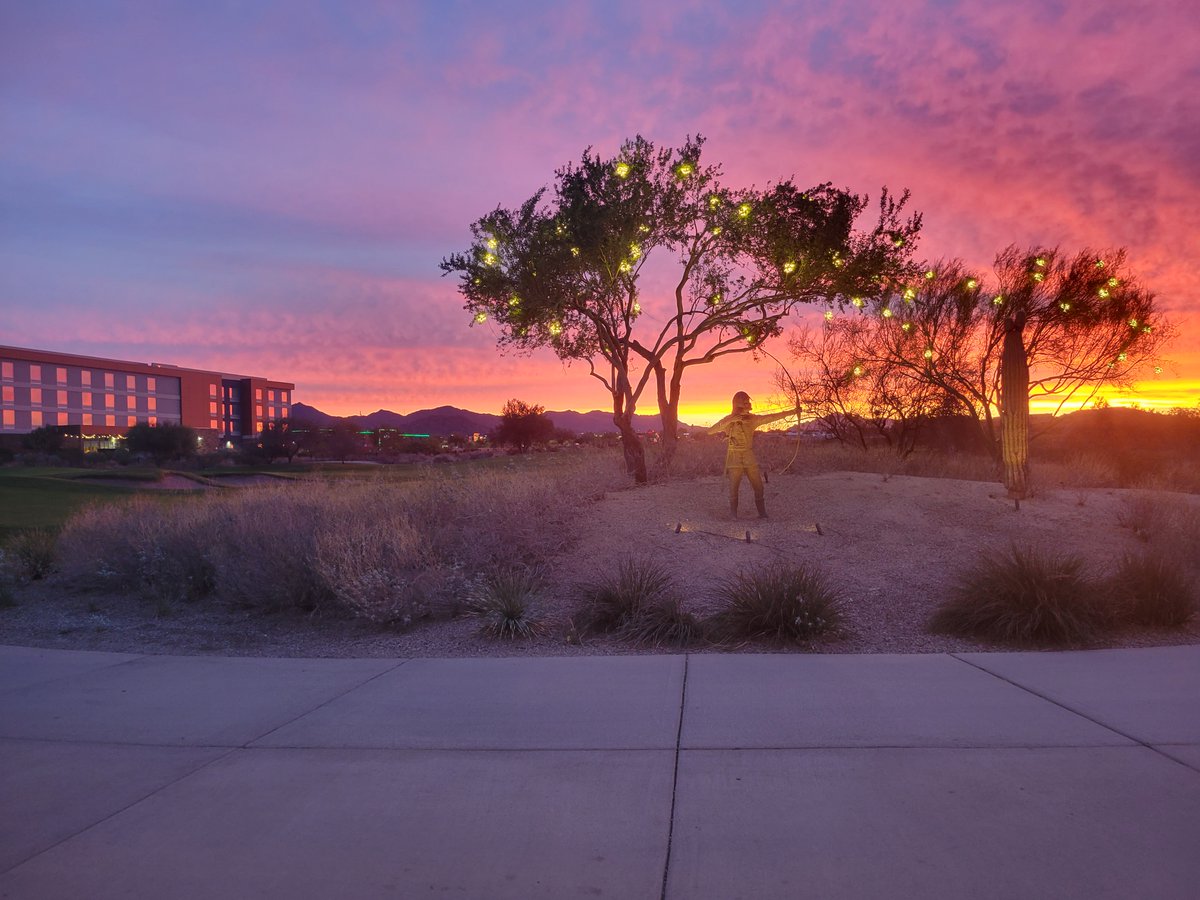 🌞 Good morning, Longbow fam! 🌿 Another day, another beautiful sunrise on our beloved patio. Join us and let the stunning views elevate your breakfast and lunch experience! 🍳🥪  🎉 New Year, New Menu! 🍽️✨ Our chefs have been hard at work crafting an array of delicious dishes.