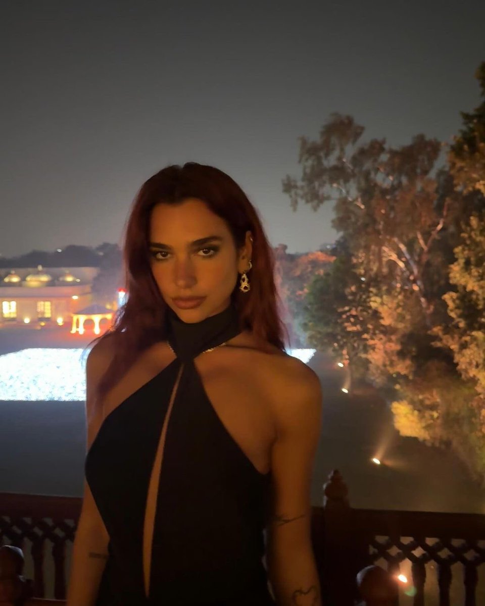 DUALIPA's tweet photo. New Year's Eve in Jaipur 🇮🇳🫀 https://t.co/YECk1pAKDe