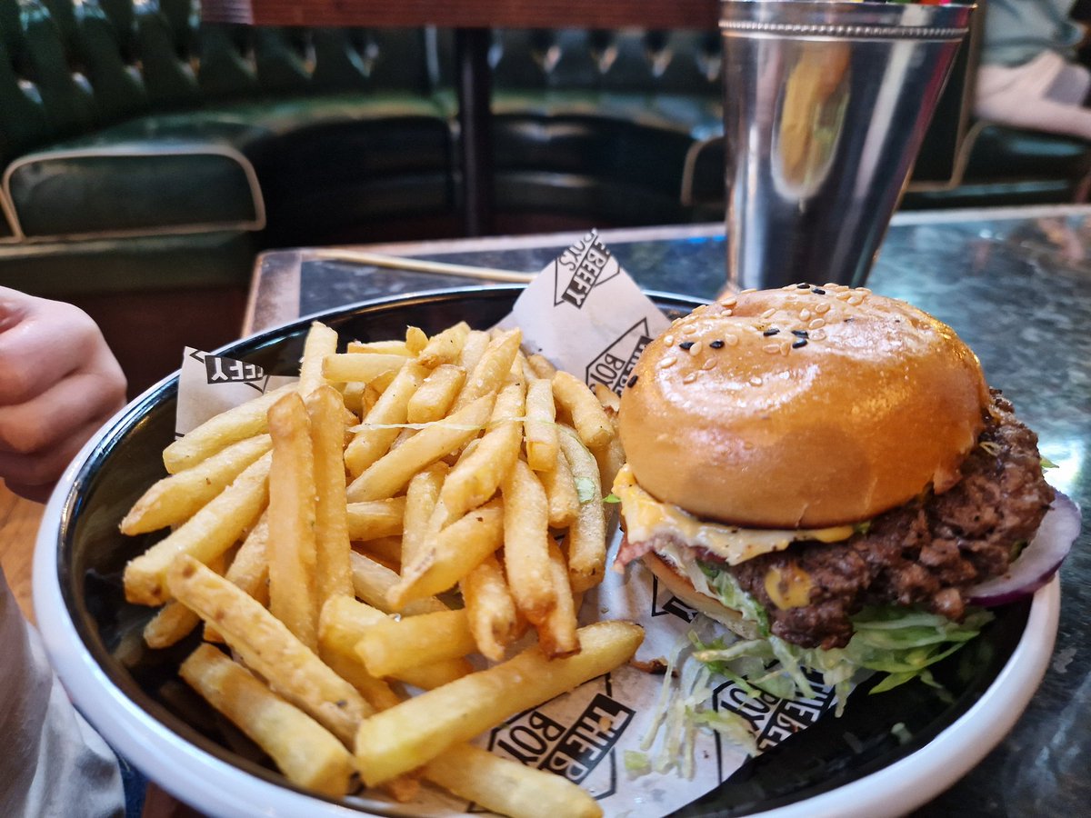 bunter1307's tweet photo. Well worth road trip to Hereford and another excellent meal @thebeefyboys Happy New Year x https://t.co/wb8V5XBZAe